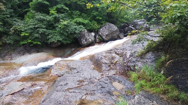 1　前川と大滝沢の出合い